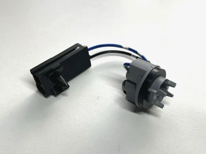 SINGLE - Parker light - New OEM Nissan